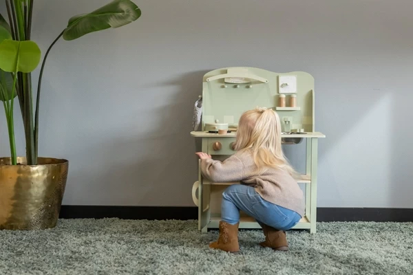 Voll ausgestattete Kinderküche