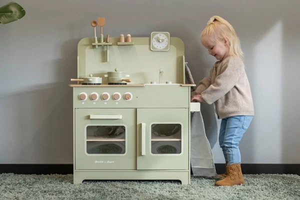 Luna ist 2,5 Jahre und 96 cm groß