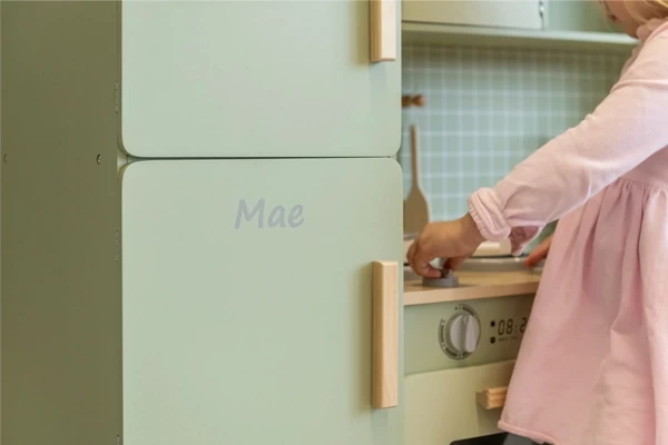 Optional: grauer Namensaufkleber