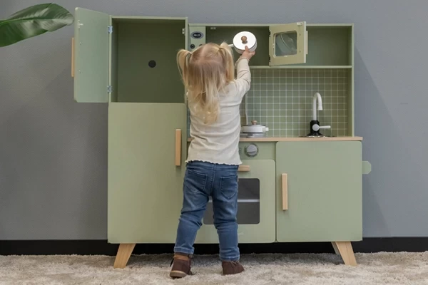 Veda ist 2 Jahre alt und 85 cm groß 