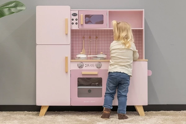 Veda ist 2 Jahre alt und 85 cm groß