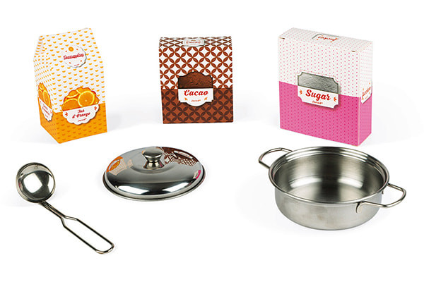 Essensboxen, Pfanne und Löffel.