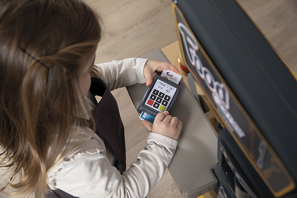 Mit Registrierkasse und Pin-Gerät