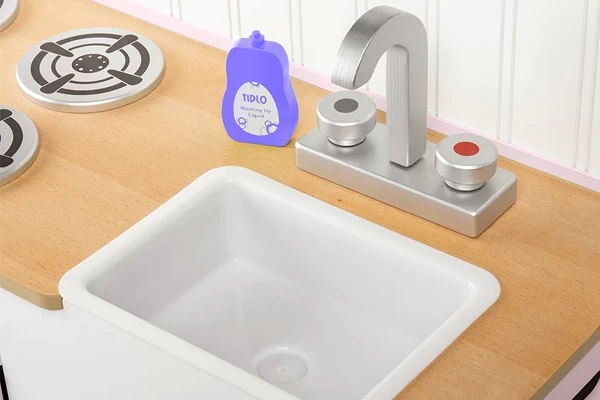 Spülbecken mit Wasserhahn