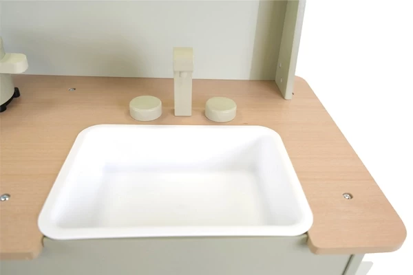 Wasserhahn und Waschbecken