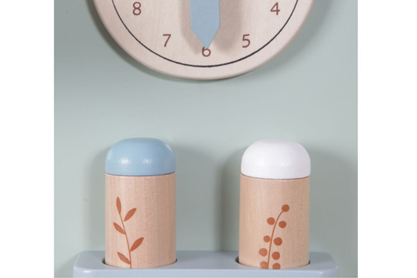 Detail: ein Salz- und Pfefferstreuer.