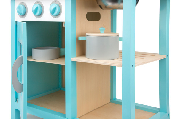 Backofen und Stauraum.