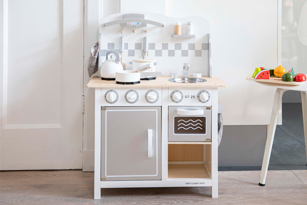 Arbeitsplattenhöhe 46 cm.