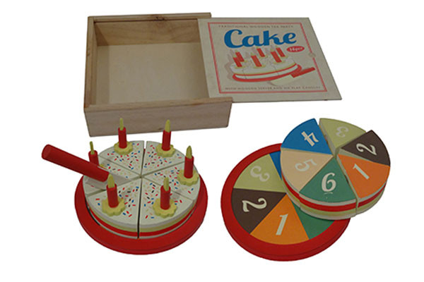 Das 14-teiliges Geburtstagstortenset in schöner Holzbox. 