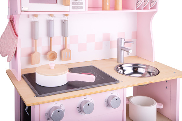 Elektrischer Kocher mit Geräuschen.