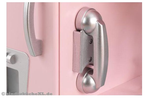 In dieser Spielküche gibt es sogar ein Retro Telefon.