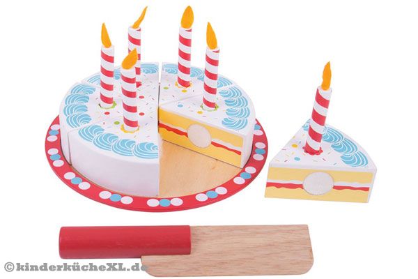 Die Torte kann in 6 Stücke geschnitten werden (Holz Messer).