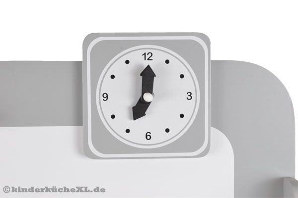 Die Uhr zeigt an wann der Kuchen aus dem Ofen muss.