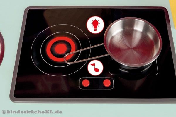 Die Induktionsfelder leuchten auf und machen Geräusche.