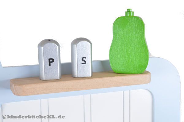 Inklusive Salz- und Pfefferstreuer sowie Spülmittel.