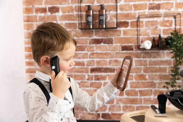 Abnehmbarer Spiegel und mechanischer Trimmer